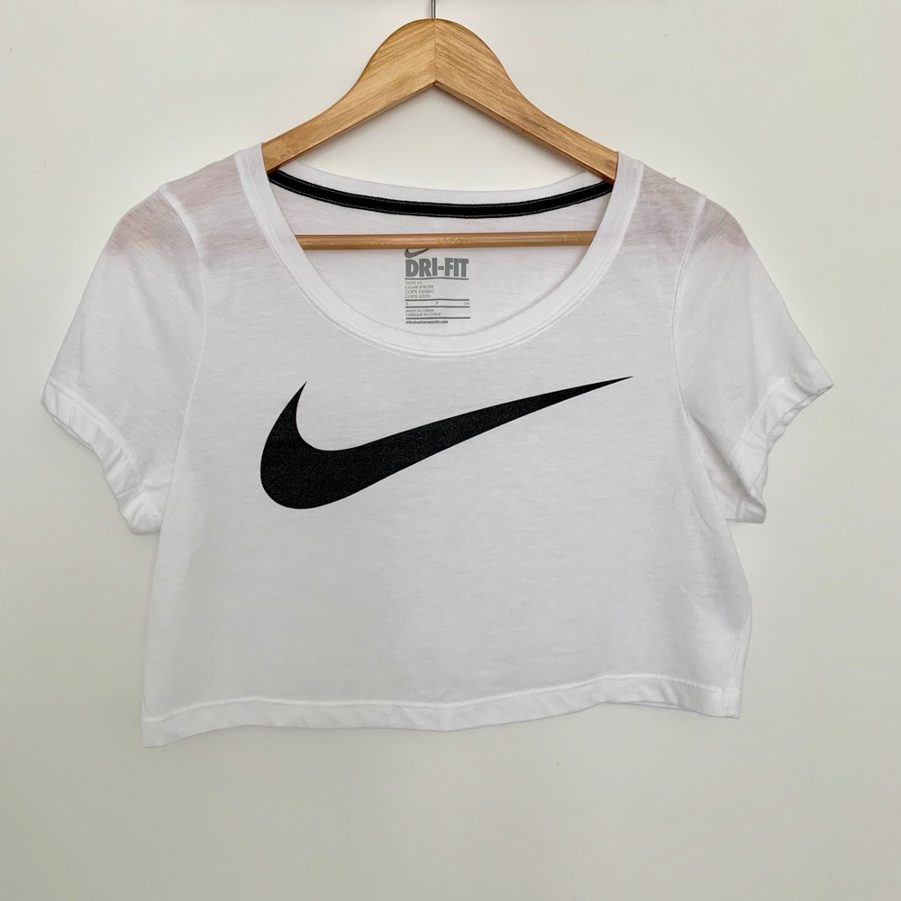 Nike | Cropped Swoosh Tee